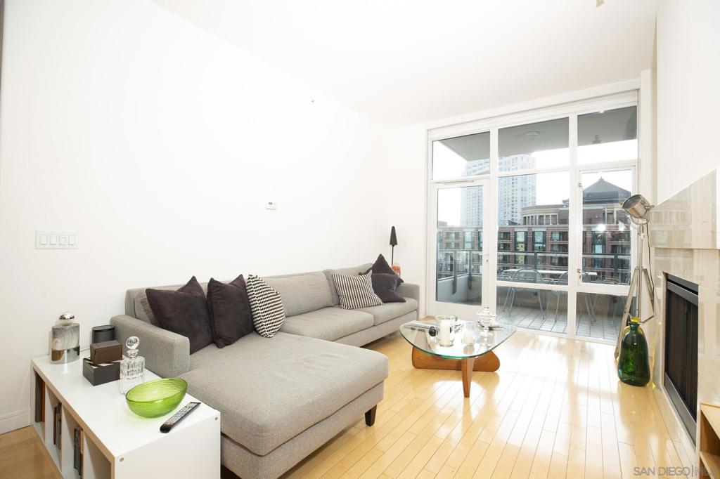 550 Front St 907