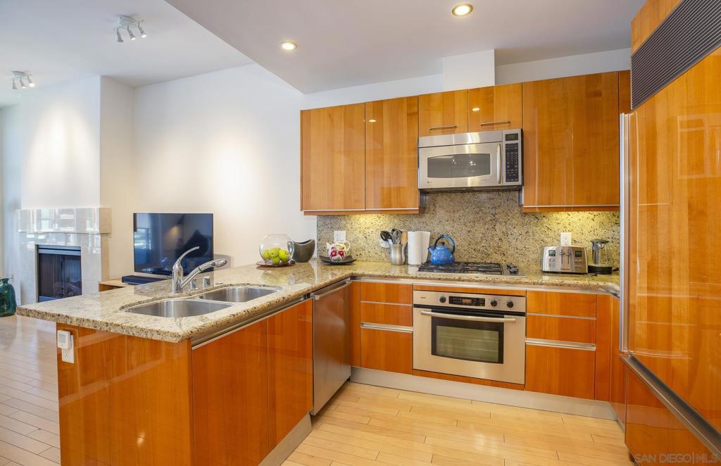 550 Front St 907