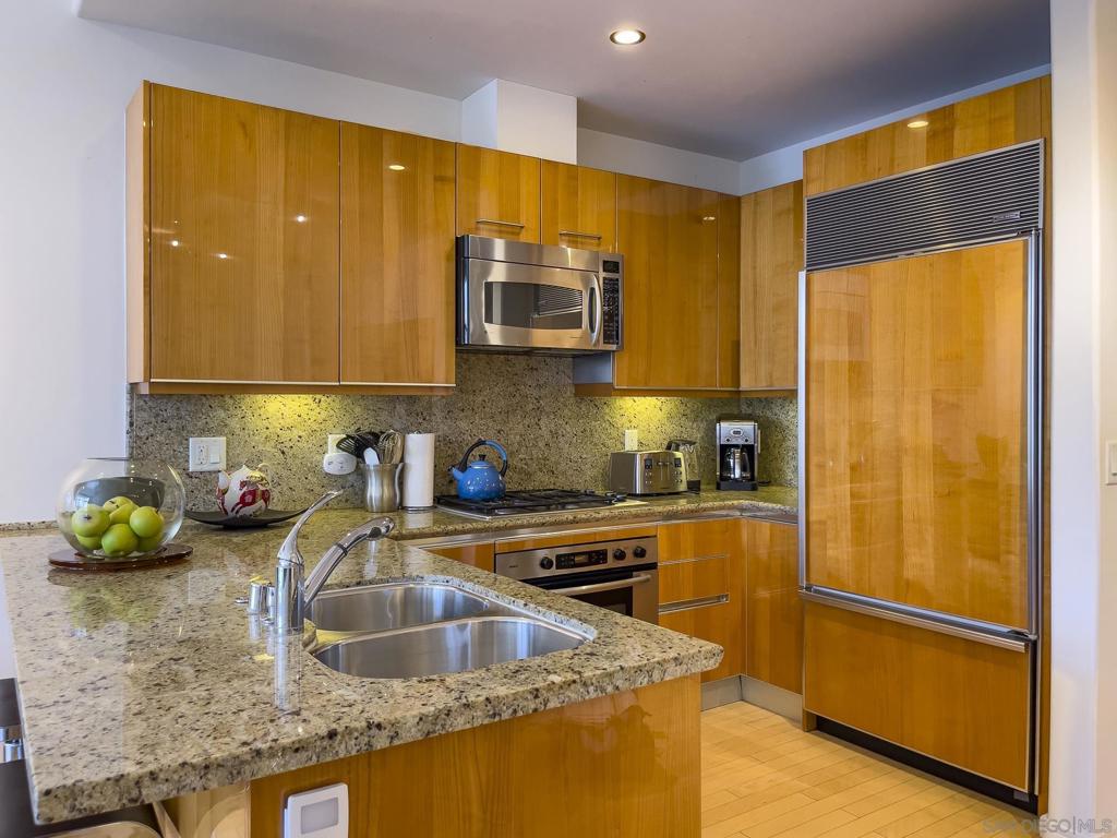 550 Front St 907