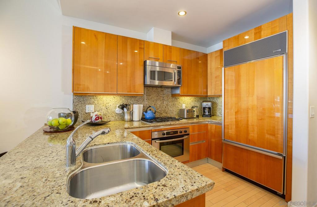550 Front St 907