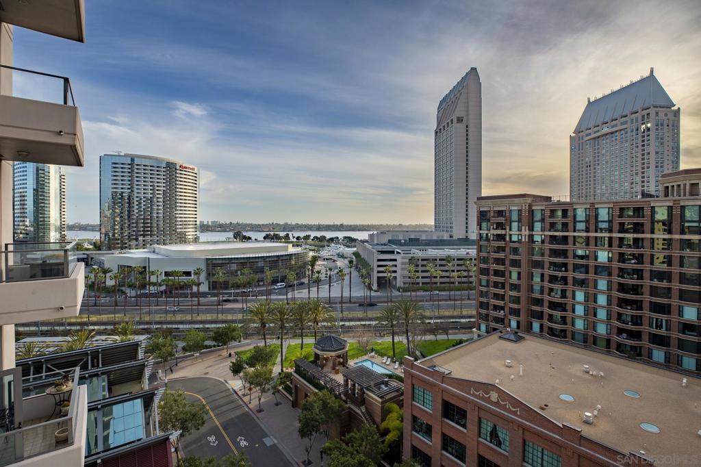550 Front St 907
