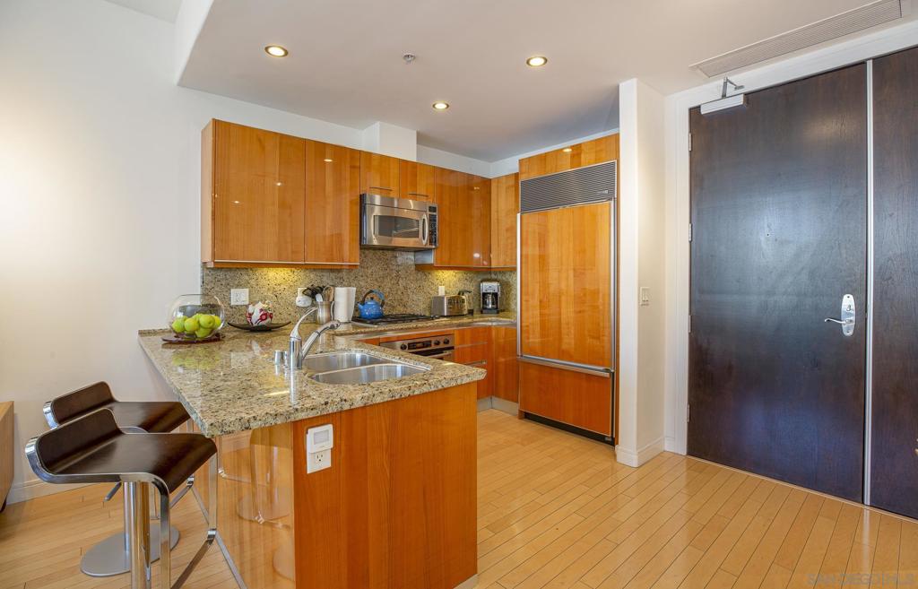 550 Front St 907