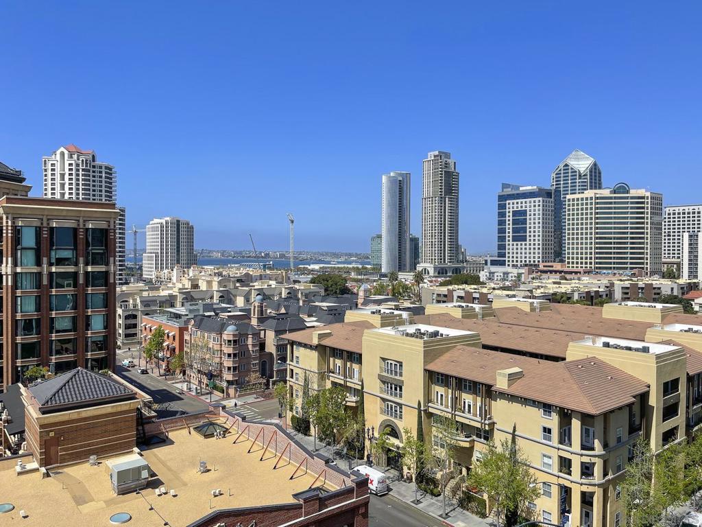550 Front St 907