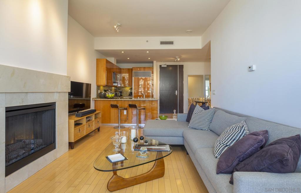 550 Front St 907