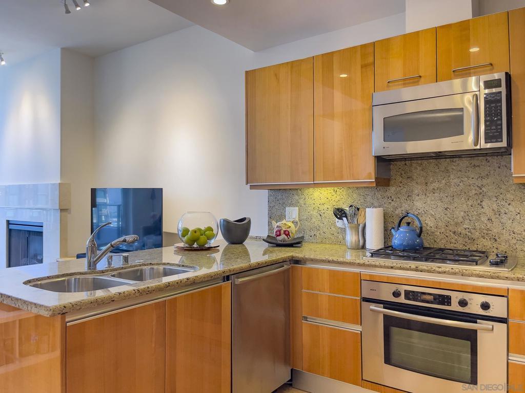 550 Front St 907
