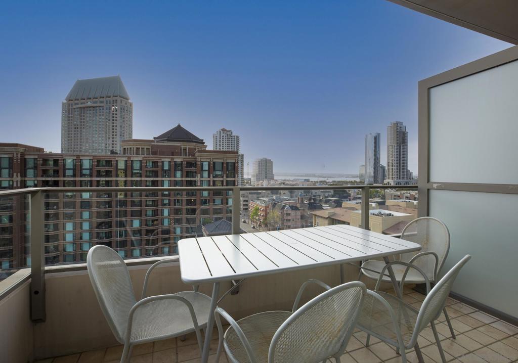 550 Front St 907