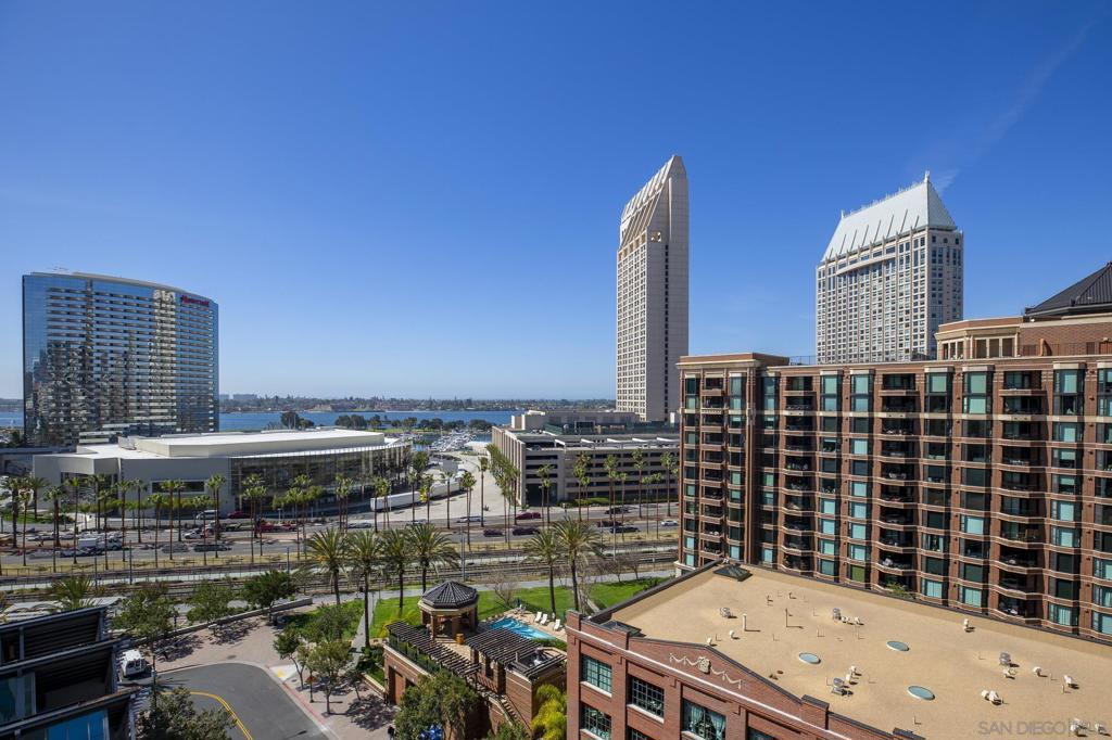 550 Front St 907