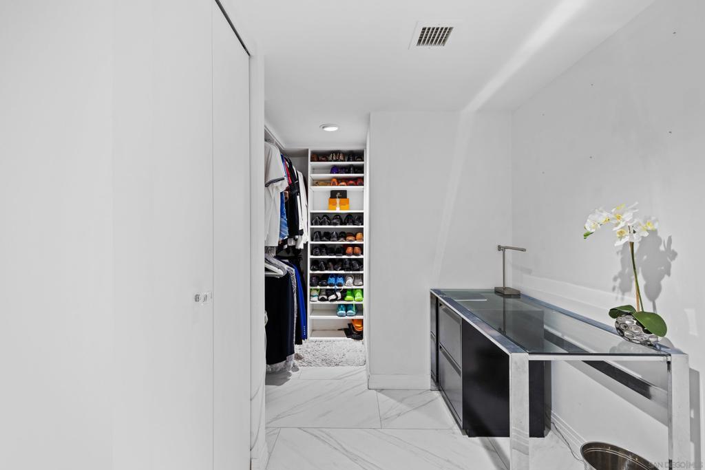 500 W Harbor Drive 1013