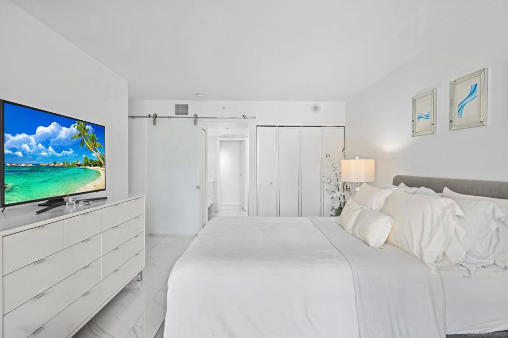 500 W Harbor Drive 1013