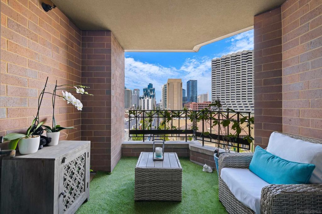 500 W Harbor Drive 1013