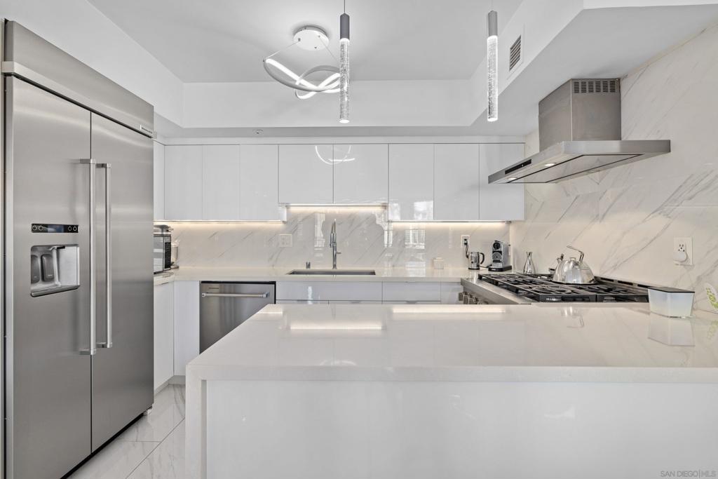 500 W Harbor Drive 1013