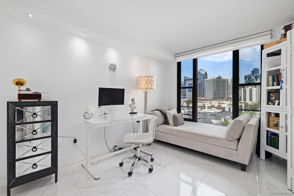 500 W Harbor Drive 1013