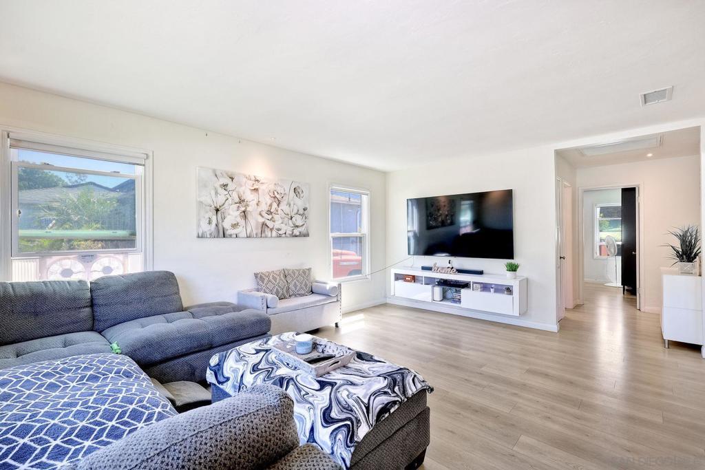 8951 Linden