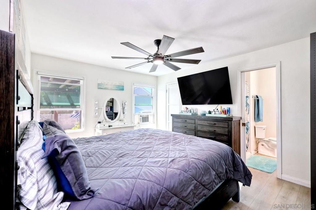 8951 Linden