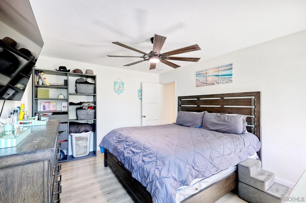 8951 Linden
