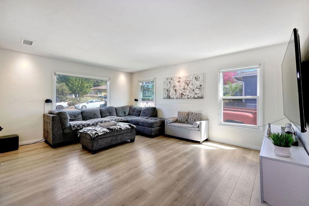 8951 Linden