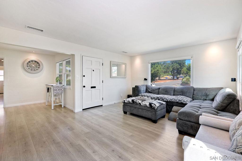8951 Linden