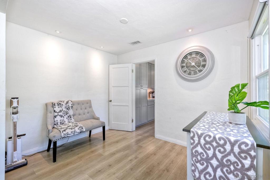8951 Linden