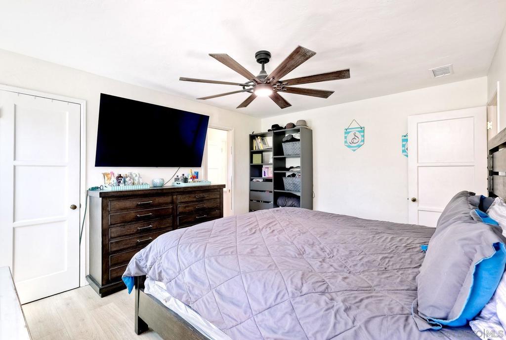 8951 Linden
