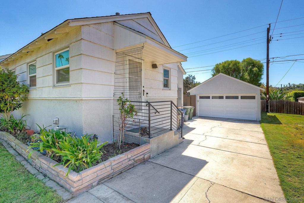 8951 Linden