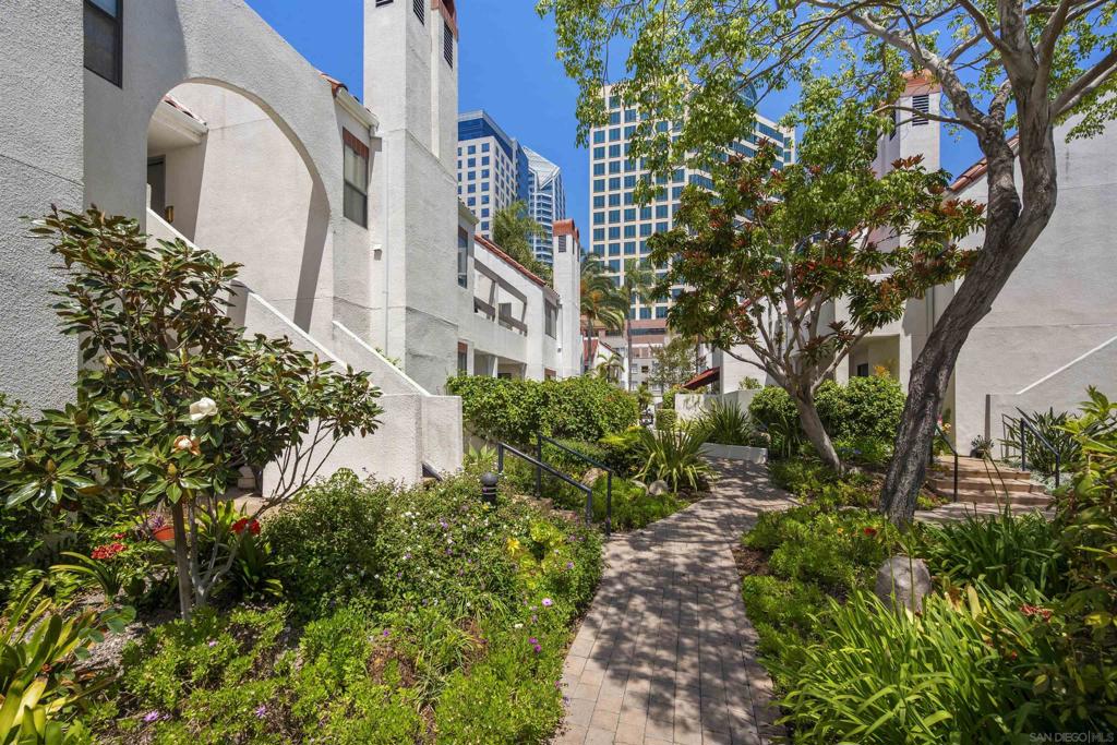 701 Kettner 103