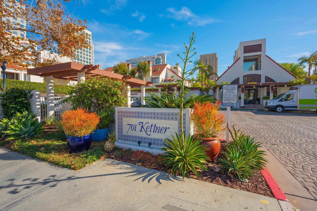 701 Kettner 103