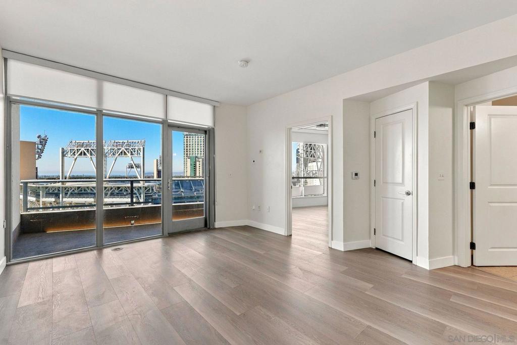 253 10th Ave 1305