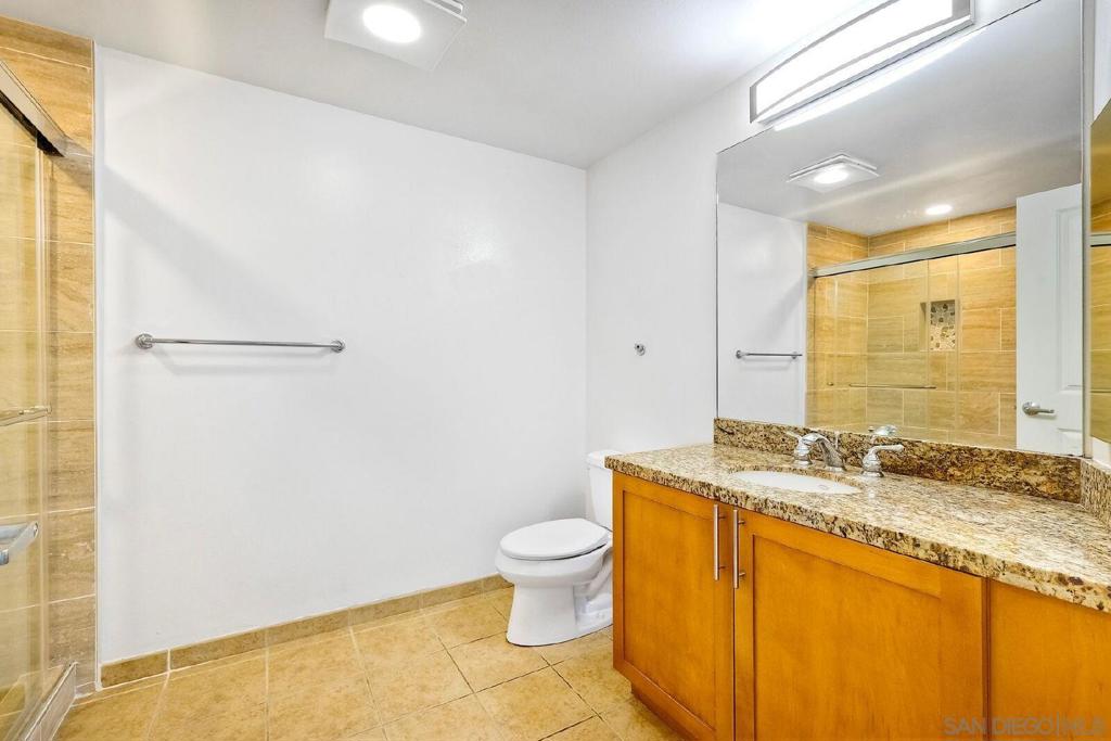 253 10th Ave 1305