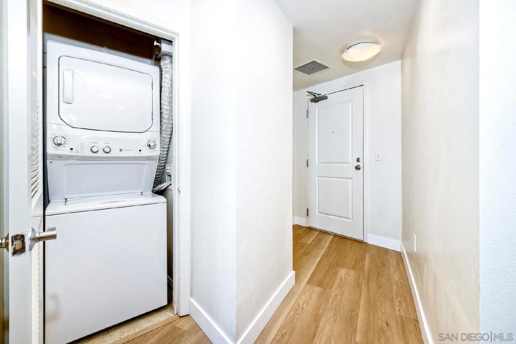 253 10th Ave 1305