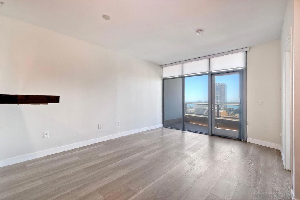 253 10th Ave 1305