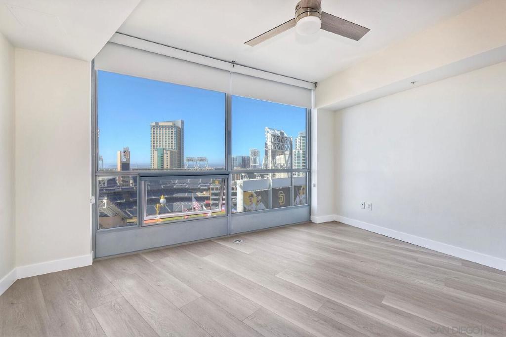253 10th Ave 1305