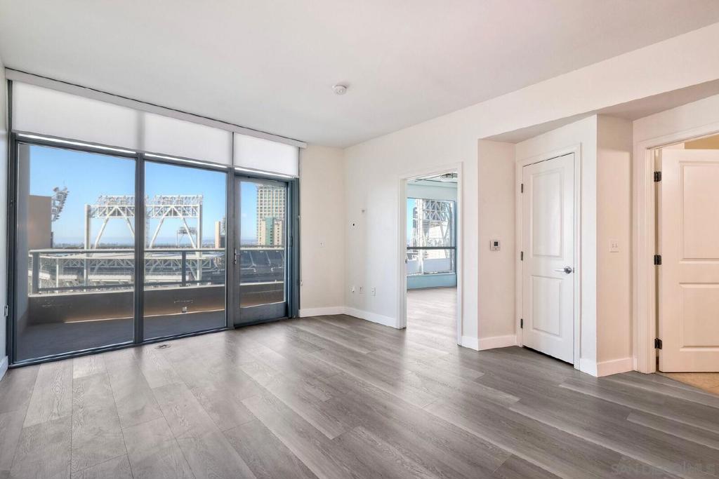 253 10th Ave 1305