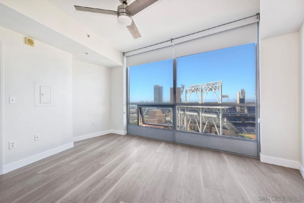 253 10th Ave 1305