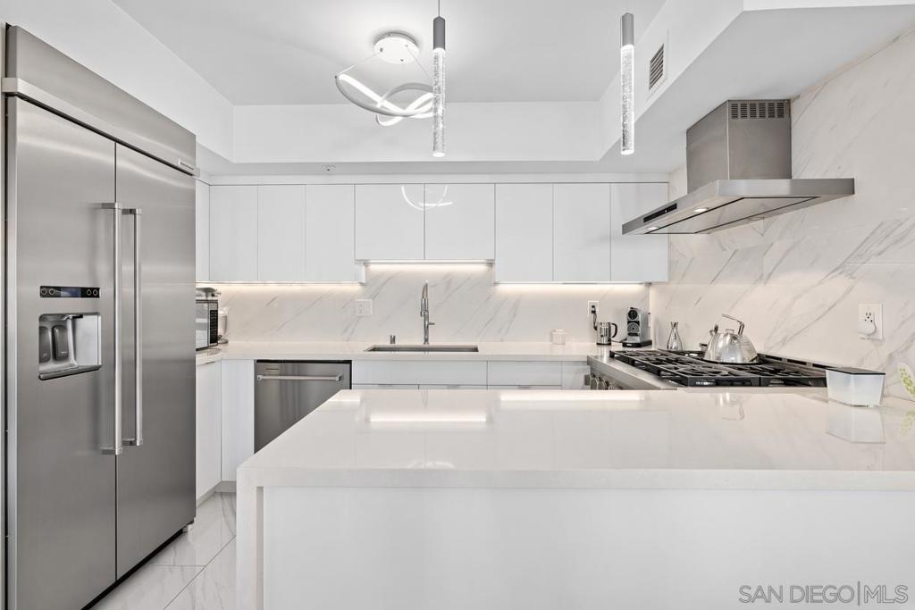 500 W Harbor Drive 1013