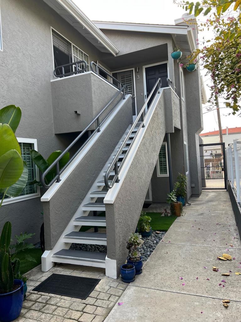 3922 Albatross Street 4