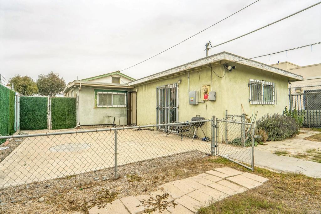 3747 Dalbergia Street