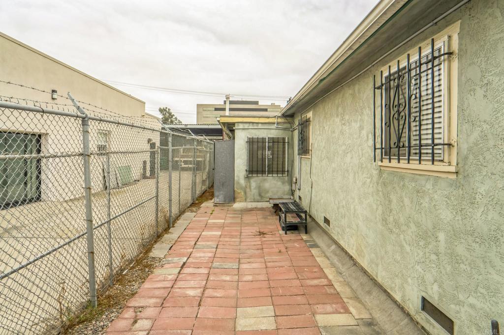 3747 Dalbergia Street