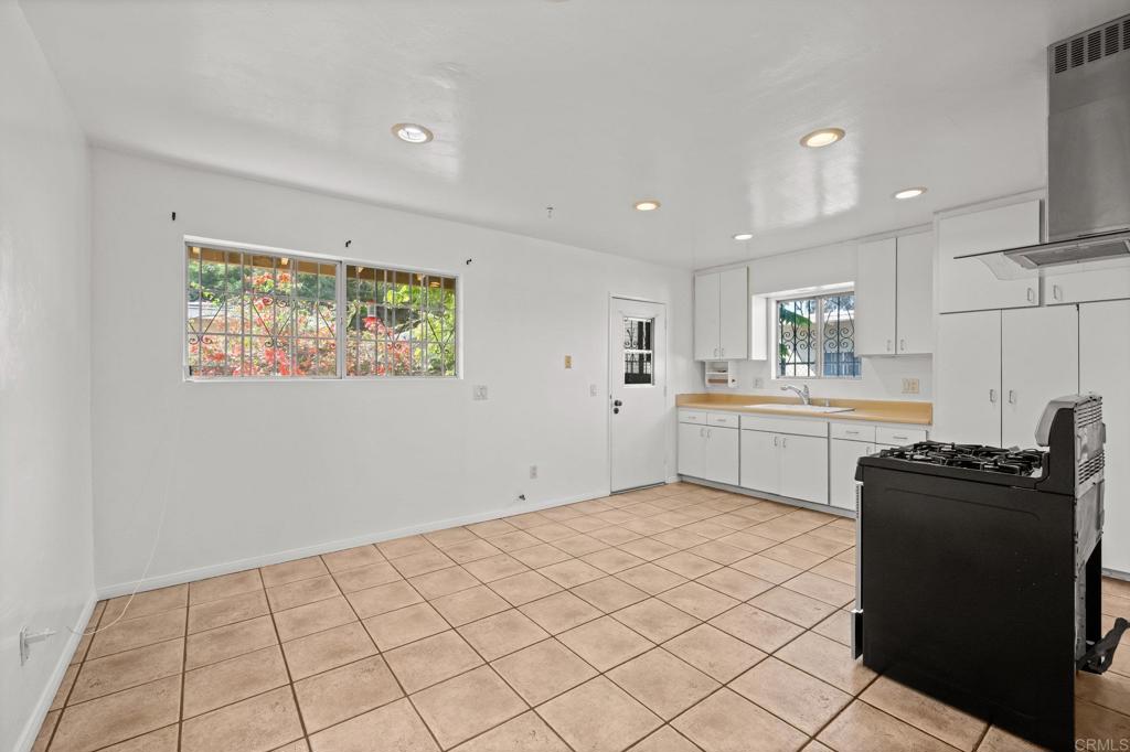 3813 15 Birch Street