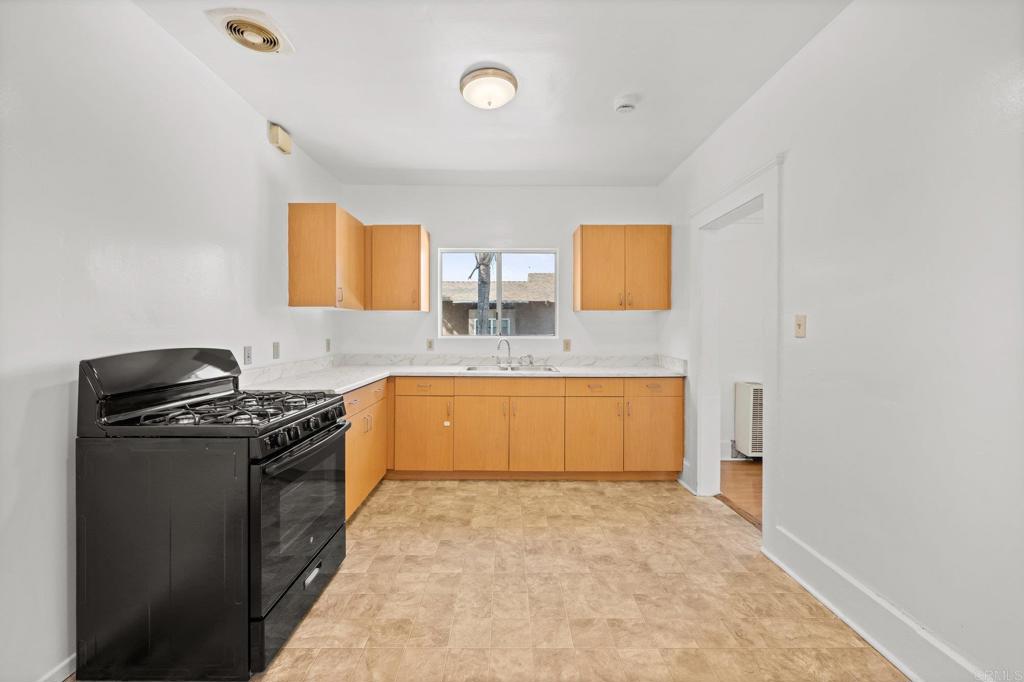 3813 15 Birch Street