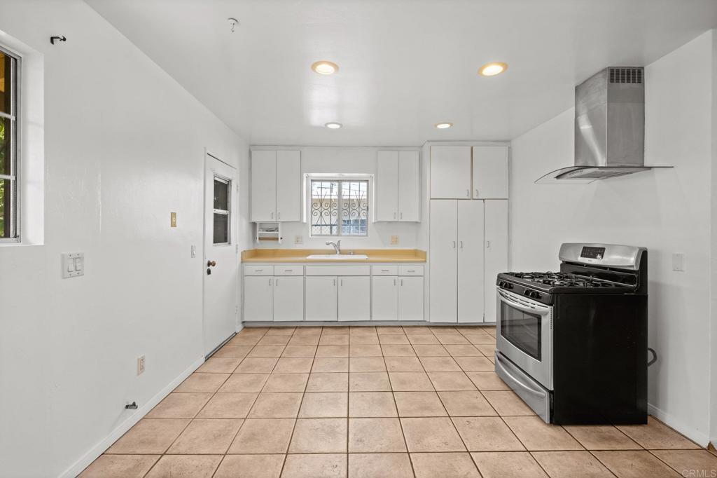 3813 15 Birch Street