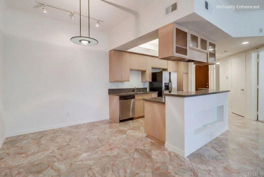 655 India Street 320