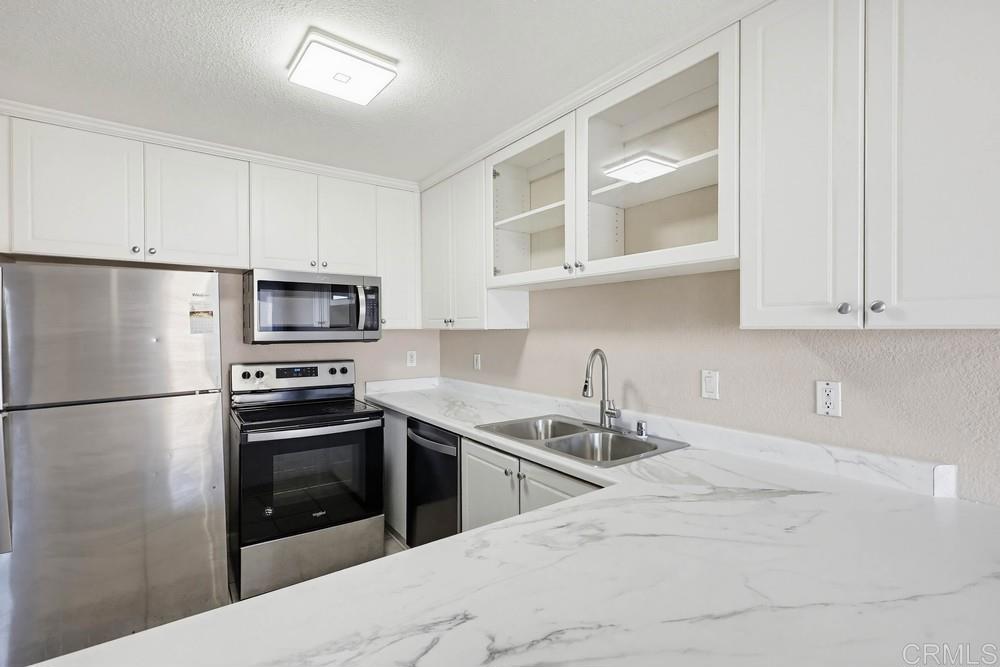 1025 Estes Street 14