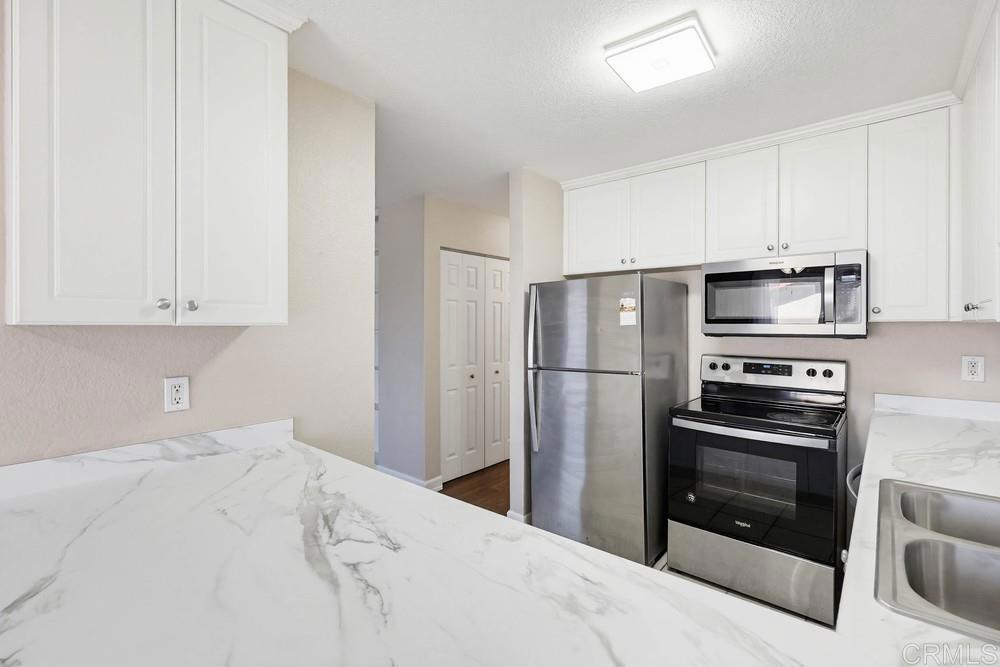 1025 Estes Street 14