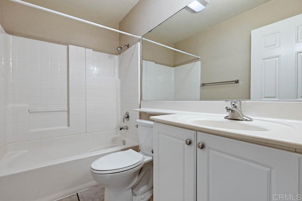 1025 Estes Street 14