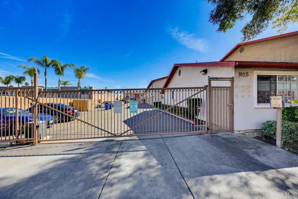 1025 Estes Street 14