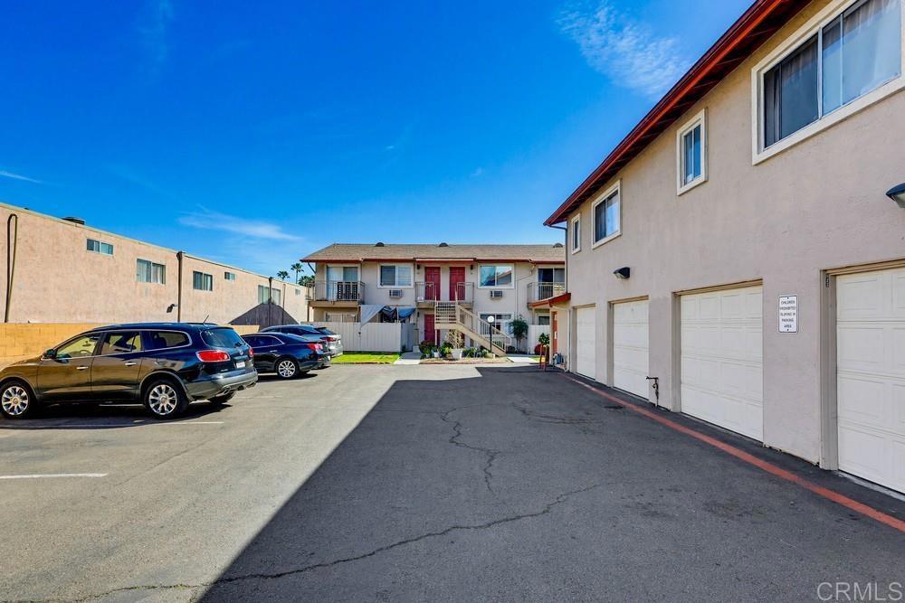 1025 Estes Street 14