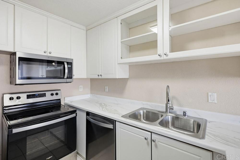 1025 Estes Street 14