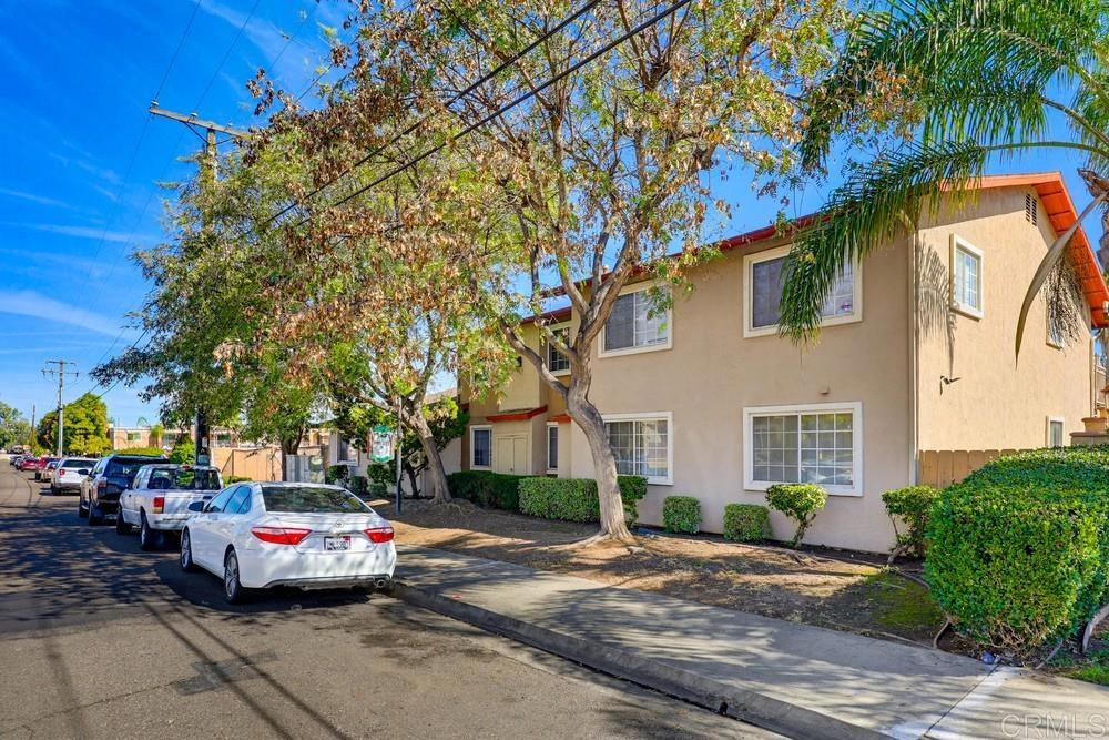 1025 Estes Street 14