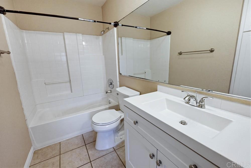 1025 Estes Street 14