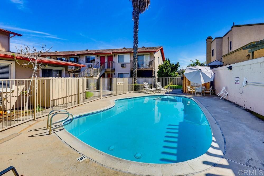 1025 Estes Street 14